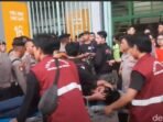 suporter-yang-terluka-pascakericuhan-di-stadion-chandrabhaga-bekasi-saat-laga-persija-vs-persib_169.jpeg