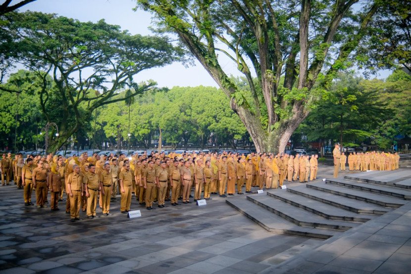 ASN Pemkot Bandung tengah melakukan upacara pagi. Dok Istimewa.