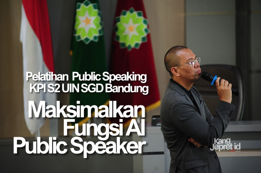 Founder Easy To Speak Trainer & Life Coach, Nugie Al Afgani, memberikan instruksi pada acara