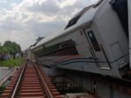 ka-purwojaya-tujuan-gambir-purwokerto-anjlok-di-emplasemen-stasiun-kedunggedeh-1761396149907_169.jpeg