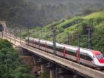 perjalanan-kereta-cepat-whoosh-pada-kamis-21-agustus-2025-kembali-beroperasi-normal-dengan-total-62-perjalanan-per-hari-perjal-1755735741381_169.jpeg