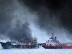 dua-kapal-nelayan-terbakar-di-selat-bali_169.jpeg